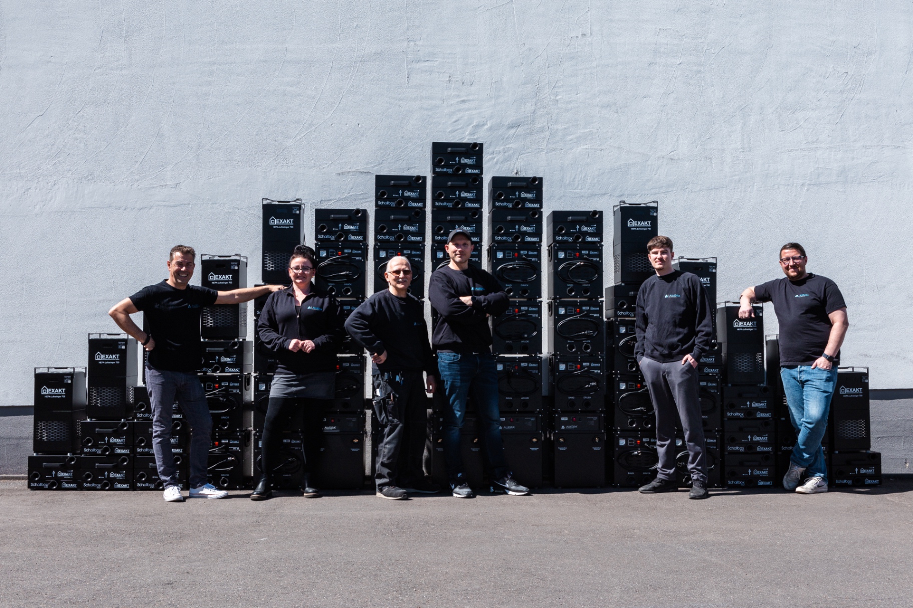Das ALLEGRA Team mit Bautrocknern und Luftentfeuchtern